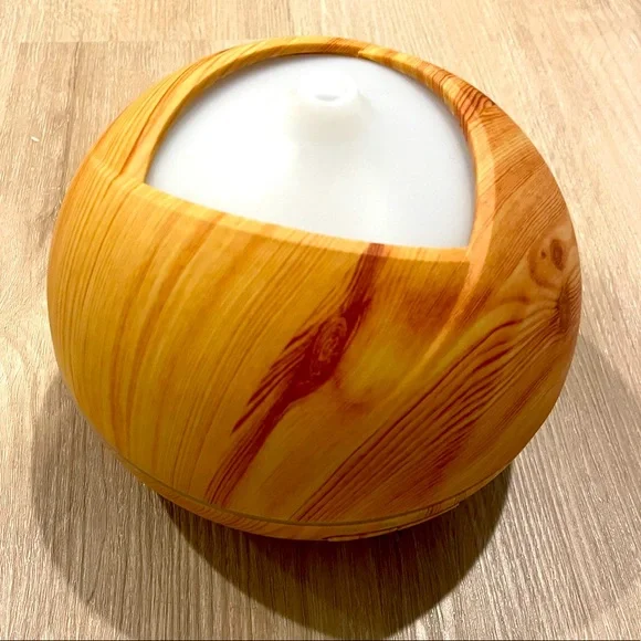 NWT Wood Essential Oil Diffuser with Oils