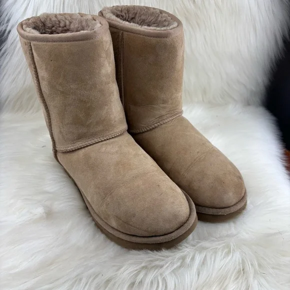 UGG Pull up Chestnut Shearling Winter Boots size 9