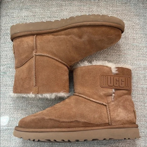 Ugg Mini Bailey Logo Strap Boots‎ Chestnut Tan Brown Women’s size 7