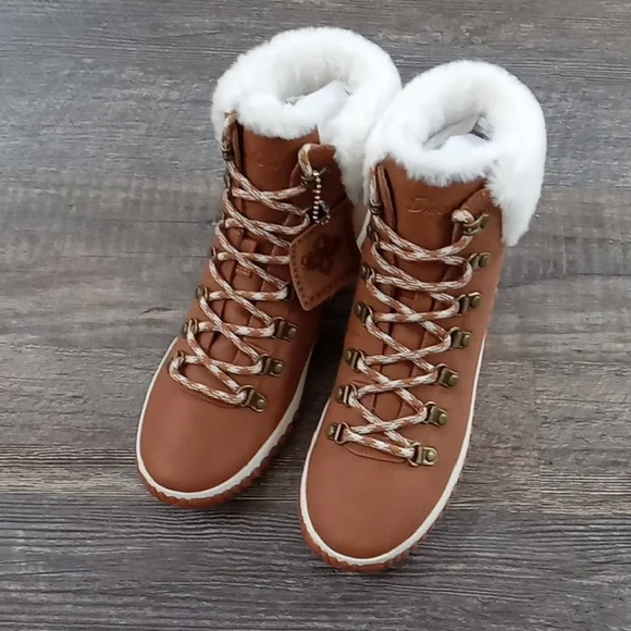 Skechers Women's Boots-NEW