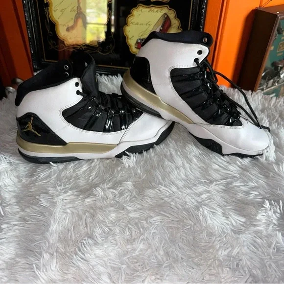 Jordan Max Aura White Black Gold