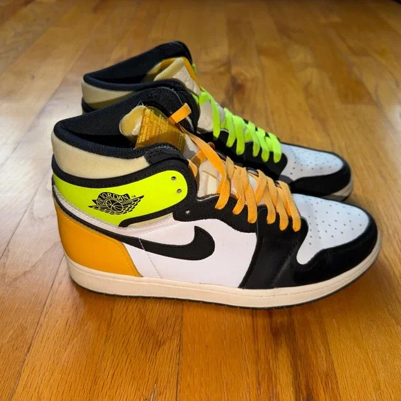 Nike Air Jordan 1 Retro High OG Volt Gold White Black 555088-118 Mens 8.5