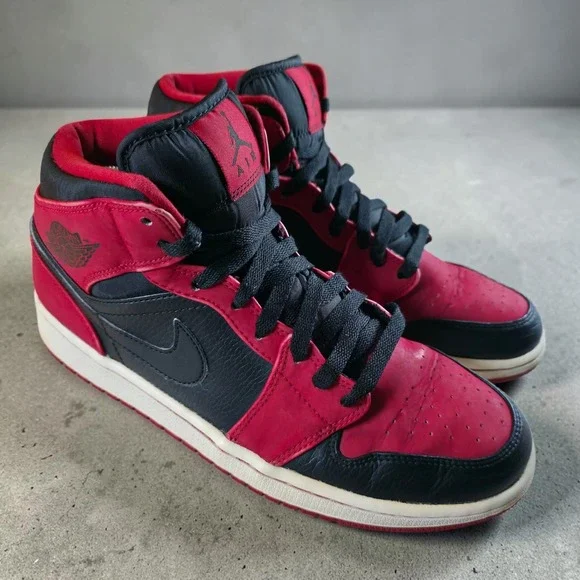 Jordan 1 Mid Reverse Bred Sneakers Mens Size 9.5 Red Black White Shoes *Clean.