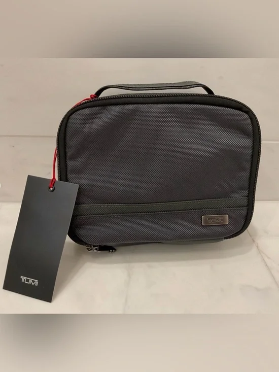 NEW TUMI Zippered CUBE TRAVEL POUCH - Cosmetic Bag - SEAL GRAY