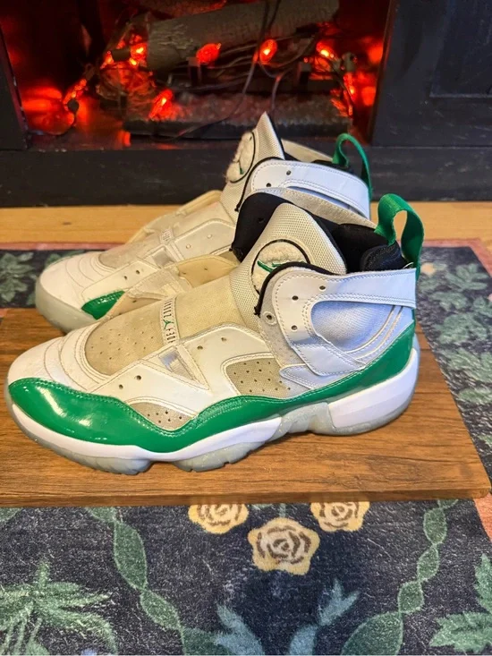 Jordan Jumpman Two Trey sneakers in the 