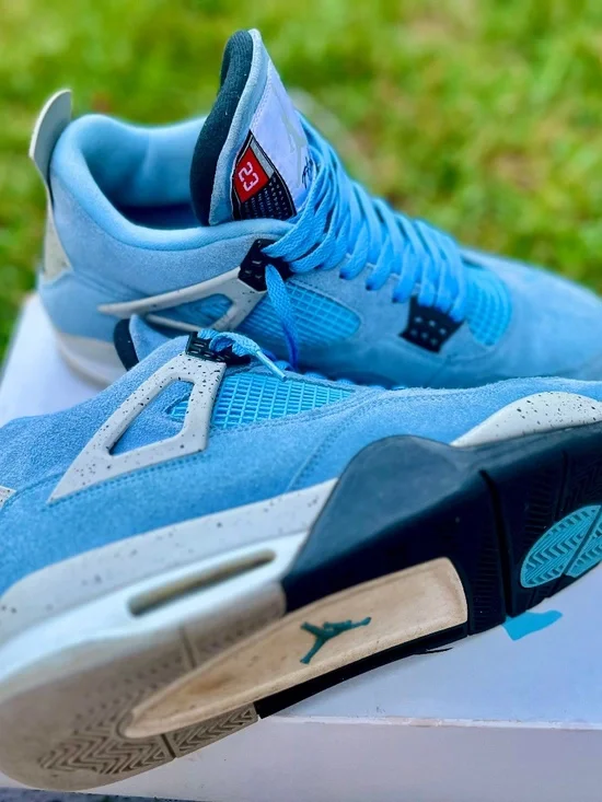 Jordan 4 Retro UNC – Men's Size 12