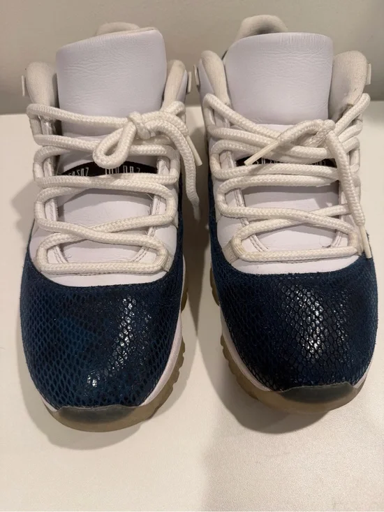 Air Jordan 11 Retro Low LE 