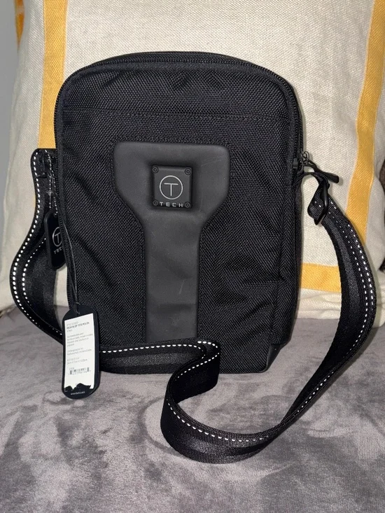 NWT Tumi T-Tech 057030D Adventure Medium Zip Tote Pouch Black Sling Crossbody