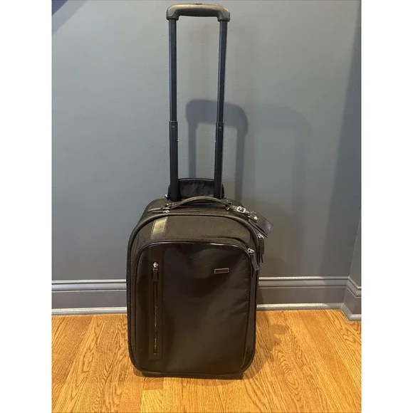 Tumi 4820D Business Carry-On Black Bag Suitcase/Carry-on