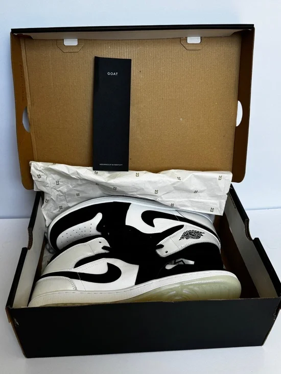 *NWT* Jordan Air Jordan 1 Mid SE - Black/White men’s 10