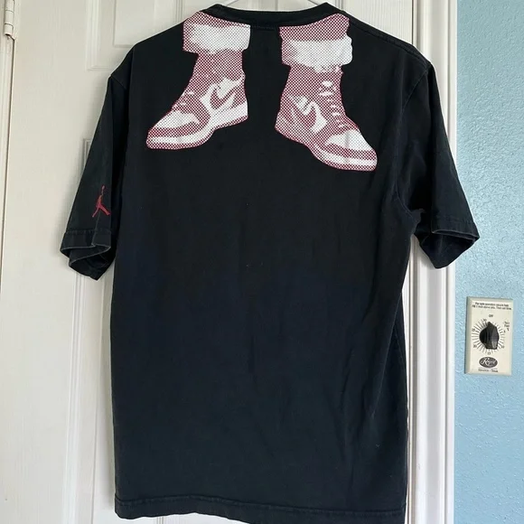 Nike Air Jordan Flight Essentials Holiday Black Red T Shirt Santa Feet Small
