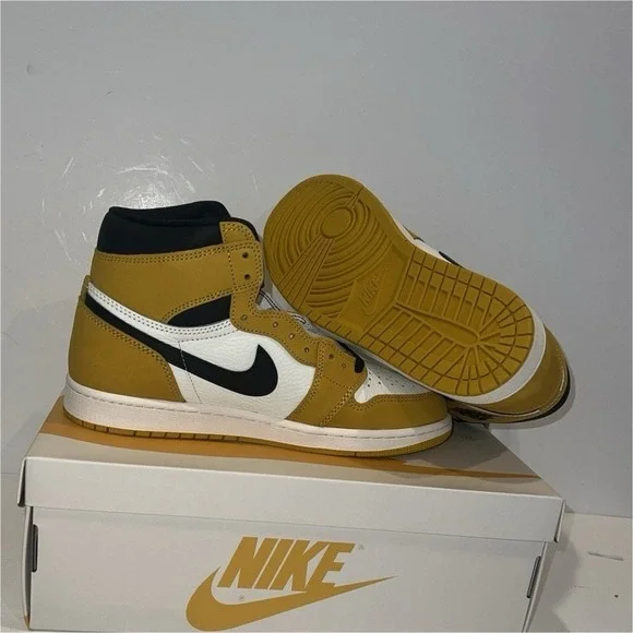 Nike Air Jordan 1 Retro OG High Top Lace Up Leather Sneaker Yellow DZ5485-701