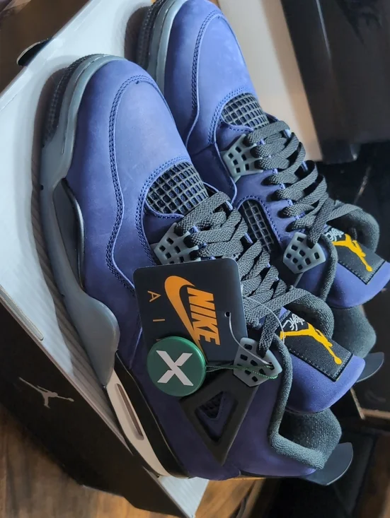 Nike Air Jordan 4 Retro 