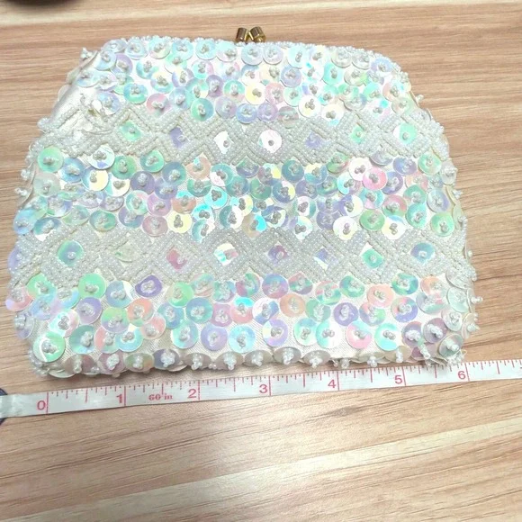 Vintage Handmade Beaded Sequin Evening Clutch Ivory Gold Kiss Lock Hong Kong