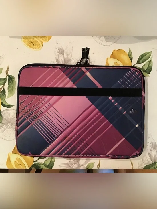Protective Pink & Navy Geometric Hurley Tablet Sleeve
