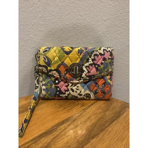 VERA BRADLEY~Rio~ Turnlock Wallet/Wristlet/Clutch/ Card Holder ~Retired