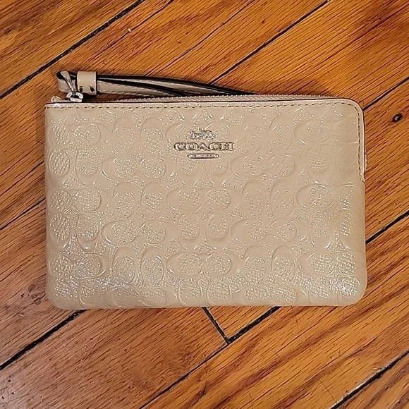 Coach Logo‎ Embossed Patent Leather wristlet. NWOT. Minimalist Neutral