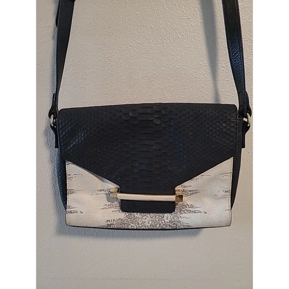 VINCE CAMUTO‎ Black Cream Snake Purse Handbag Fold Over With Strap