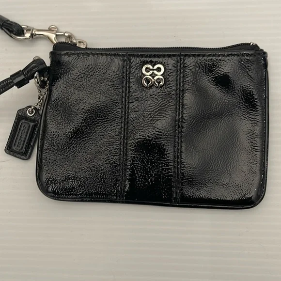 COACH SIGNATURE CBLACK PATENT LEATHER EMBOSSED WRISTLET WOMES SIZE S