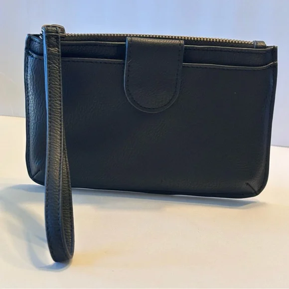 EUC Universal Thread Women's Elegant Black  Faux Leather Wristlet Zip Closure