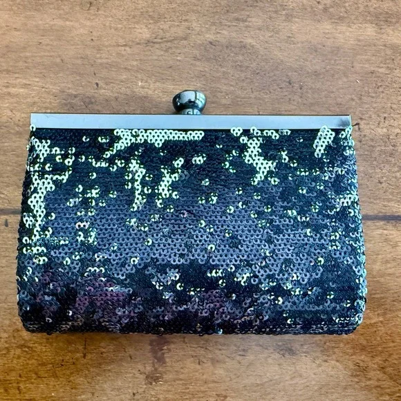 Black Silver‎ Sequin Evening Clutch Bag • Gunmetal Kiss Lock Clasp • Chain Strap