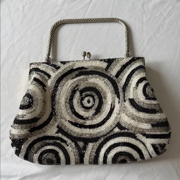 Vintage Delill Black and White Beaded Handbag with kiss lock