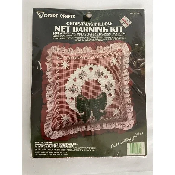 New VOGART CRAFTS Net Darning Kit Christmas Wreath Pillow Mesh Canvas 2942