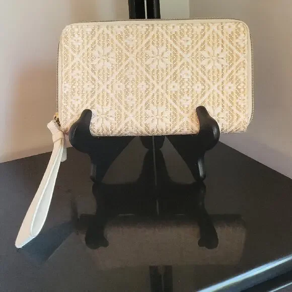 Womens Casual Cream Wristlet Clutch Fabric Has Snowflakes