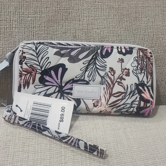 Vera Bradley RFID Accordion Wristlet
