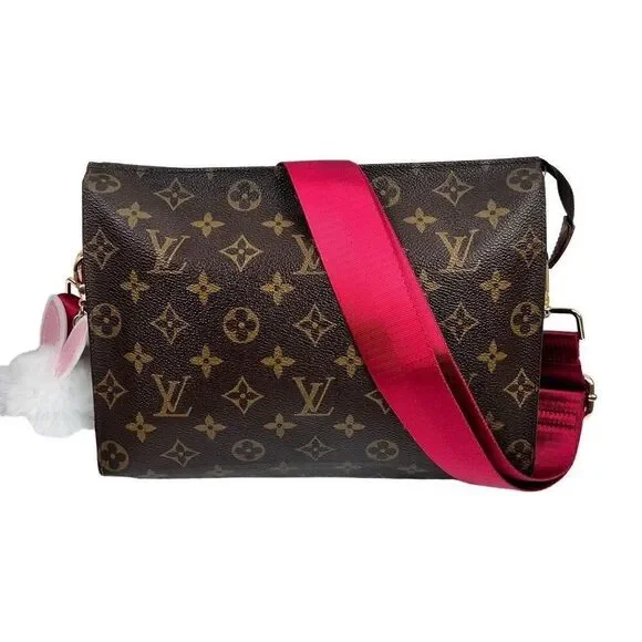 Louis Vuitton LV Cosmetic Pouch Bag Trousse Toilette 26 Browns Monogram