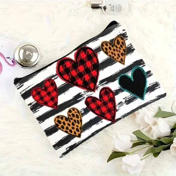 Women's Cosmetic Bag One Size Black White Heart Print