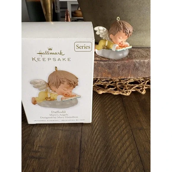 Hallmark Keepsake 2010 Mary's Angel Signed Ornament‎ Daffodil #23 Series