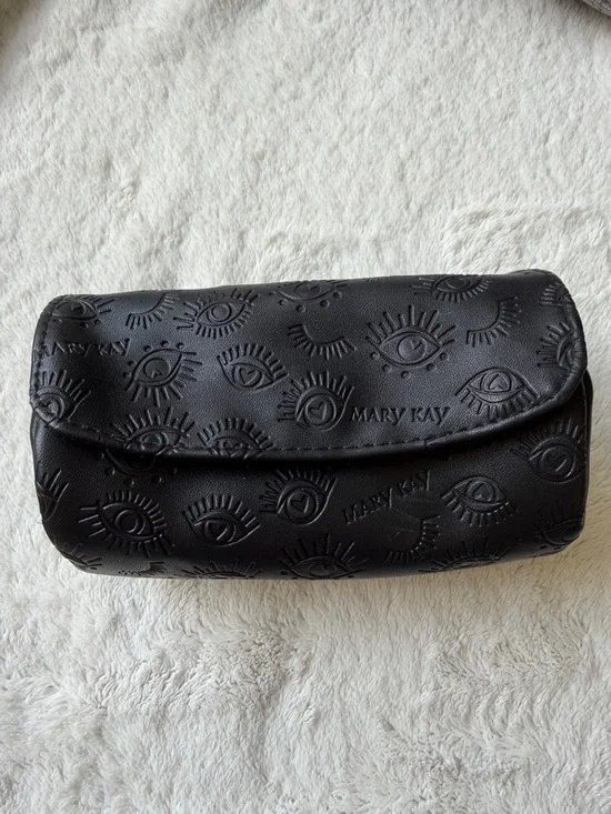🎀 5 for $25 🎀. Mary Kay cosmetic bag