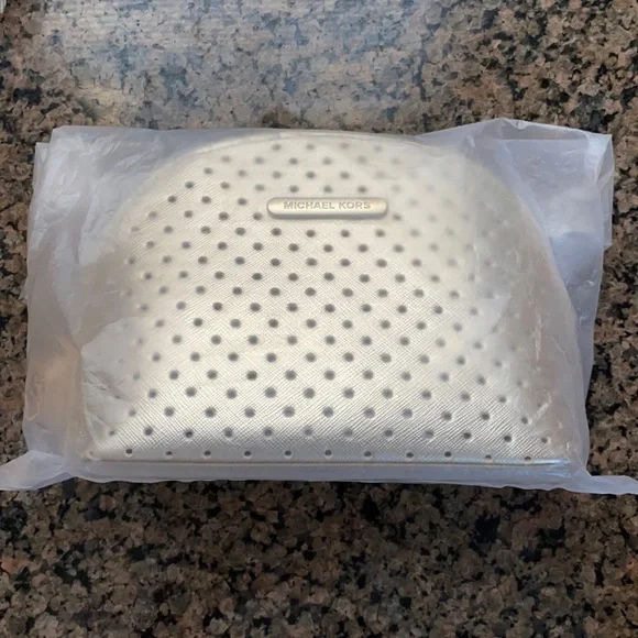 COPY - 😊- Michael Kors Makeup Accessories Coin Purse Bag