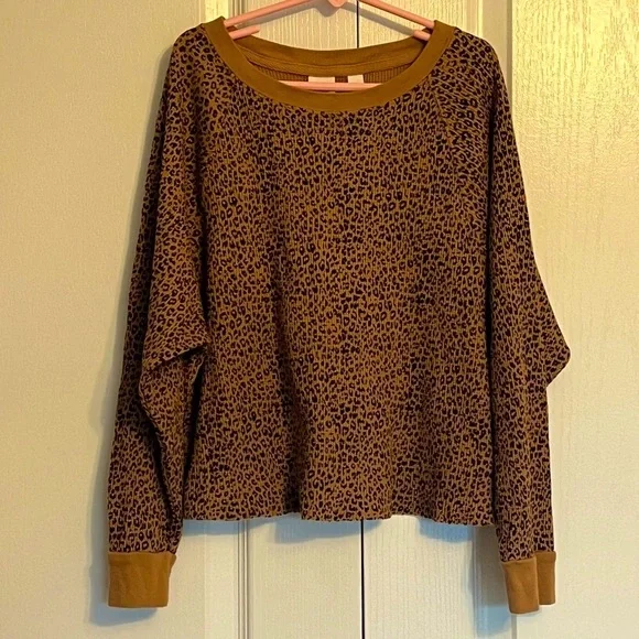GAP Leopard Print Tan Waffle Long Sleeve Top