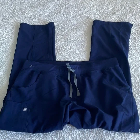 FIGS technical collection scrubs