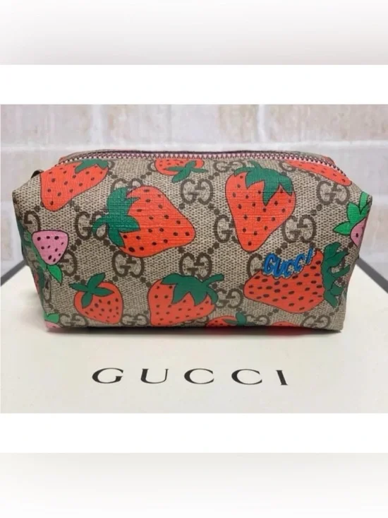 🍓GUCCI Strawberry GG Supreme Large Cosmetic Bag Pouch Limited Edition RARE