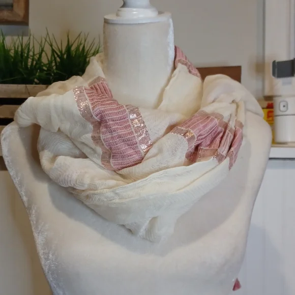 NWT Tassle Loft‎ Scarf Shawl Wrap Large