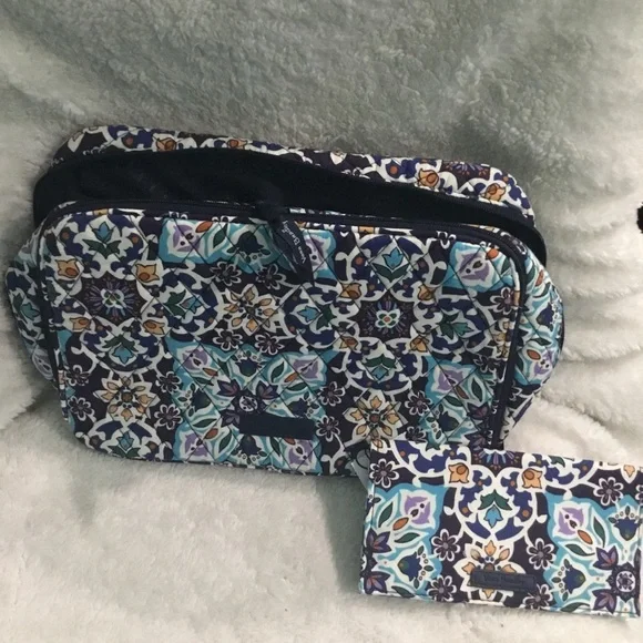 Vera Bradley Large Blush & Brush Make Up Case “Lisbon Medallion Cool”