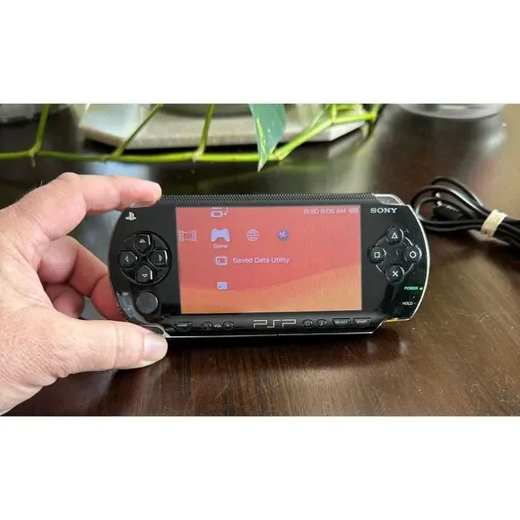 Vtg Sony PlayStation Portable (PSP) Console Black Handheld Console PSP-1001