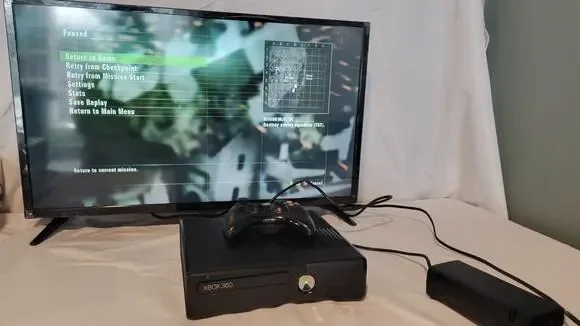 Microsoft Xbox 360 S Console Model 1439 Bundle w/ Controller & OEM Power Supply