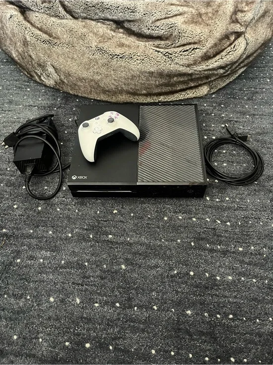Xbox Console with White Wireless Controller - Black Console