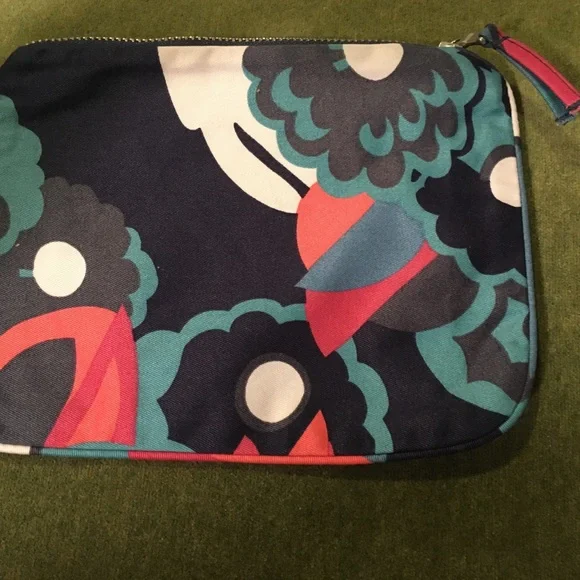 Marc By Marc‎ Jacobs Zipper Make Up Case Clutch