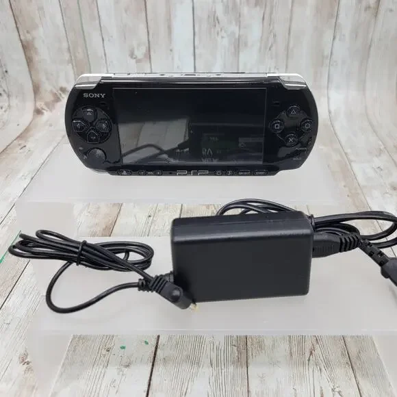 SONY PSP 3001 PlayStation Portable Black Console & Charger (For Parts or Repair)