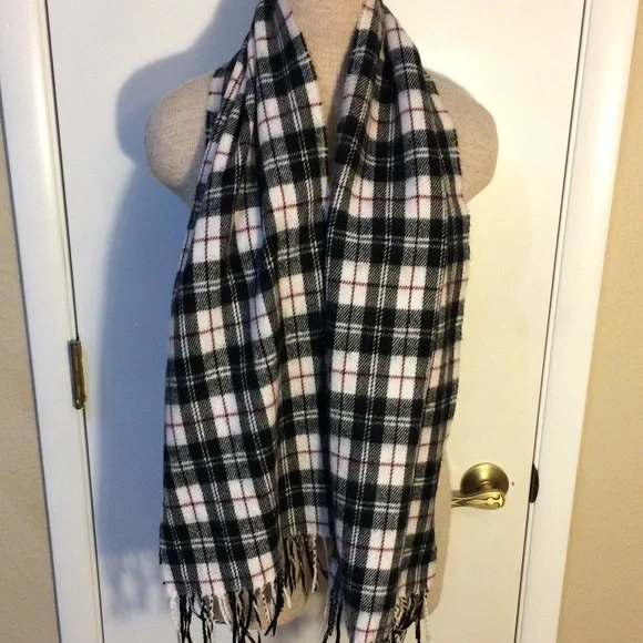 🌟 3 for $15 Deal! 🌟Flannel scarf wrap black white red OS