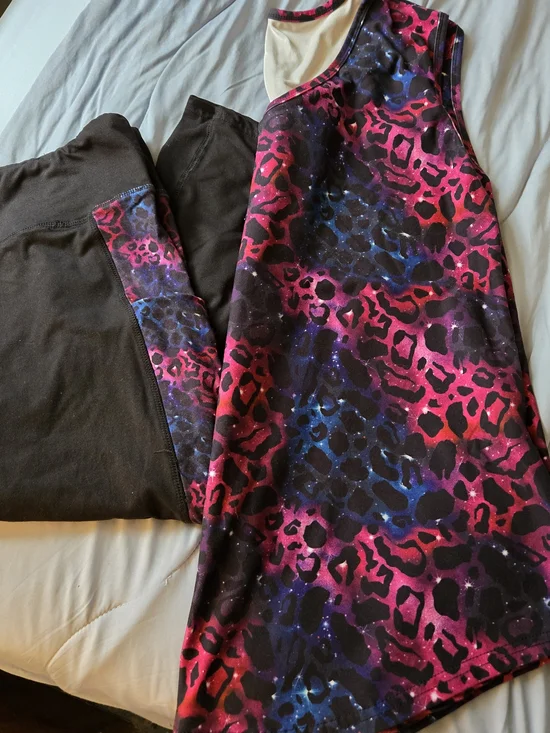 Matching Sleeveless And Capri Set