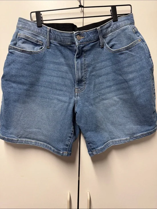 LuLaRoe medium blue relaxed denim shorts