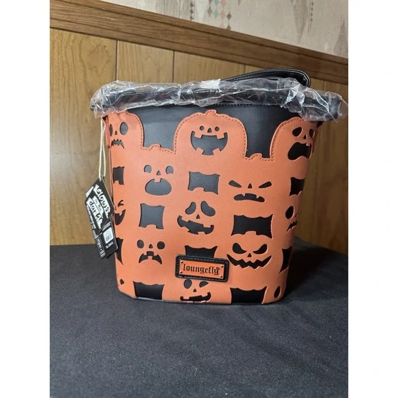 loungefly jack-o'-lantern glow crossbody bag‎ NWT