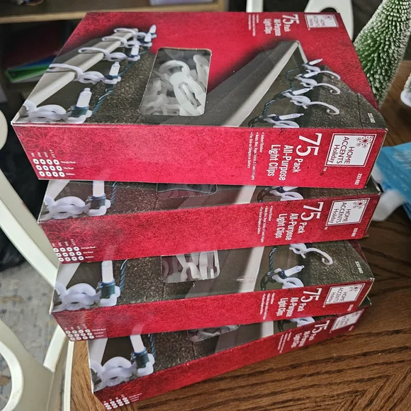 Holiday Time Red 75-Pack Light Clips