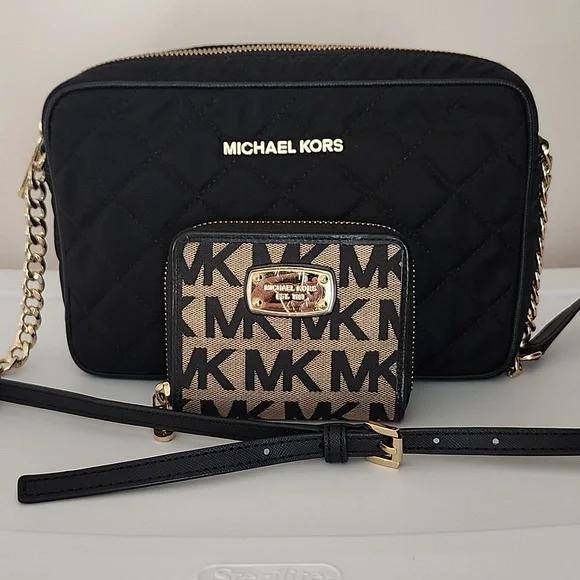 Michael Kors Jet Set Crossbody w/Free MK Wallet